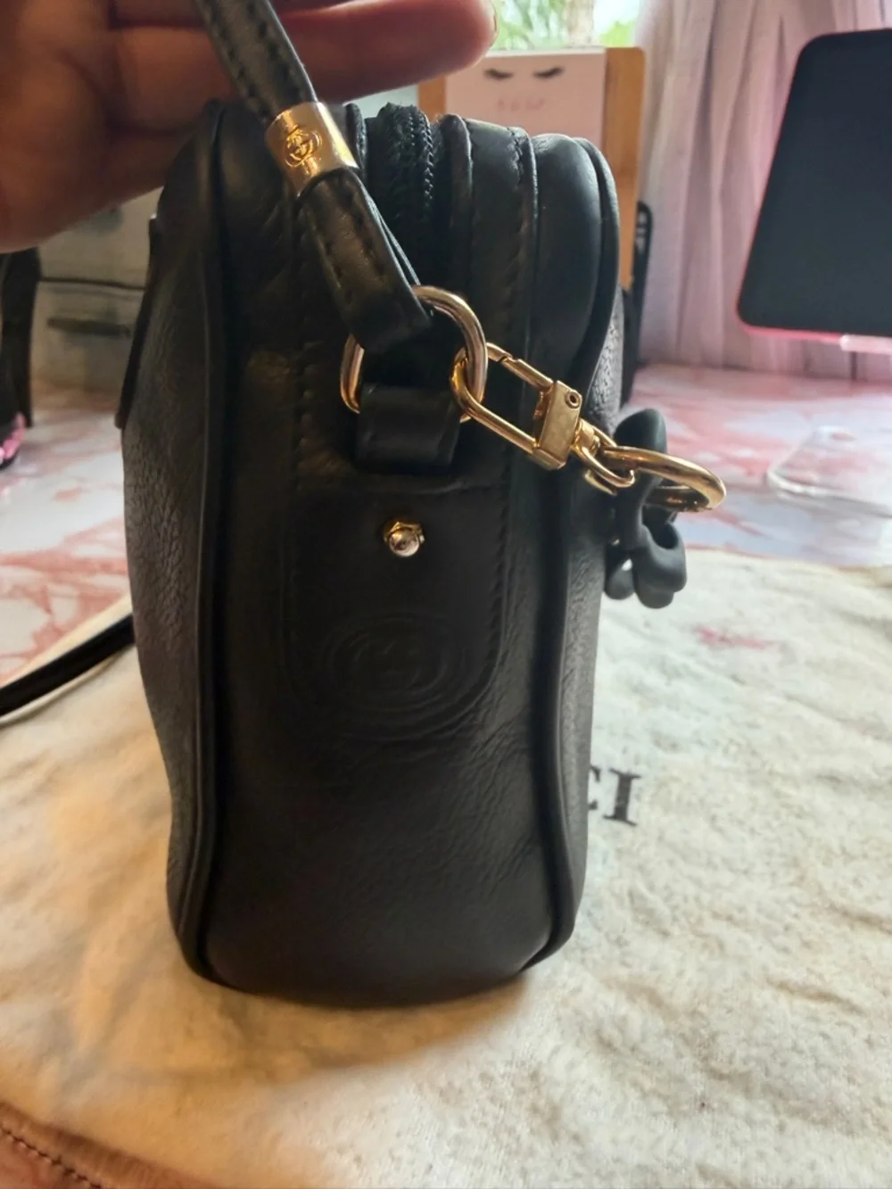 Gucci Black leather crossbody Bag w Gold Accents and custom black and gold chain - Picture 8 of 11